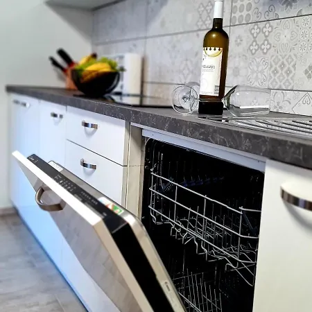 아파트 Freedom House *