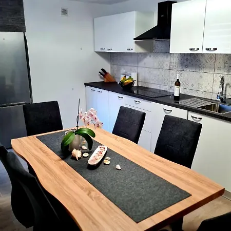 Apartment Freedom House *