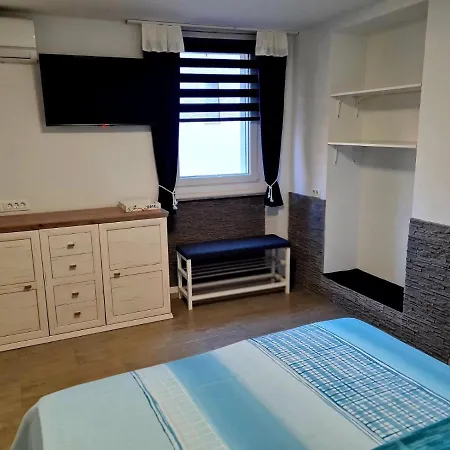 Freedom House * 피란