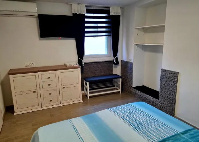 Freedom House * פיראן