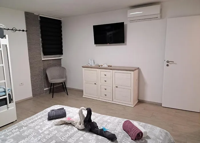 דירה Freedom House פיראן